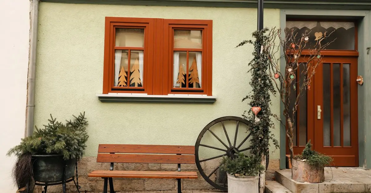 Les meilleures astuces pour entretenir vos menuiseries en bois