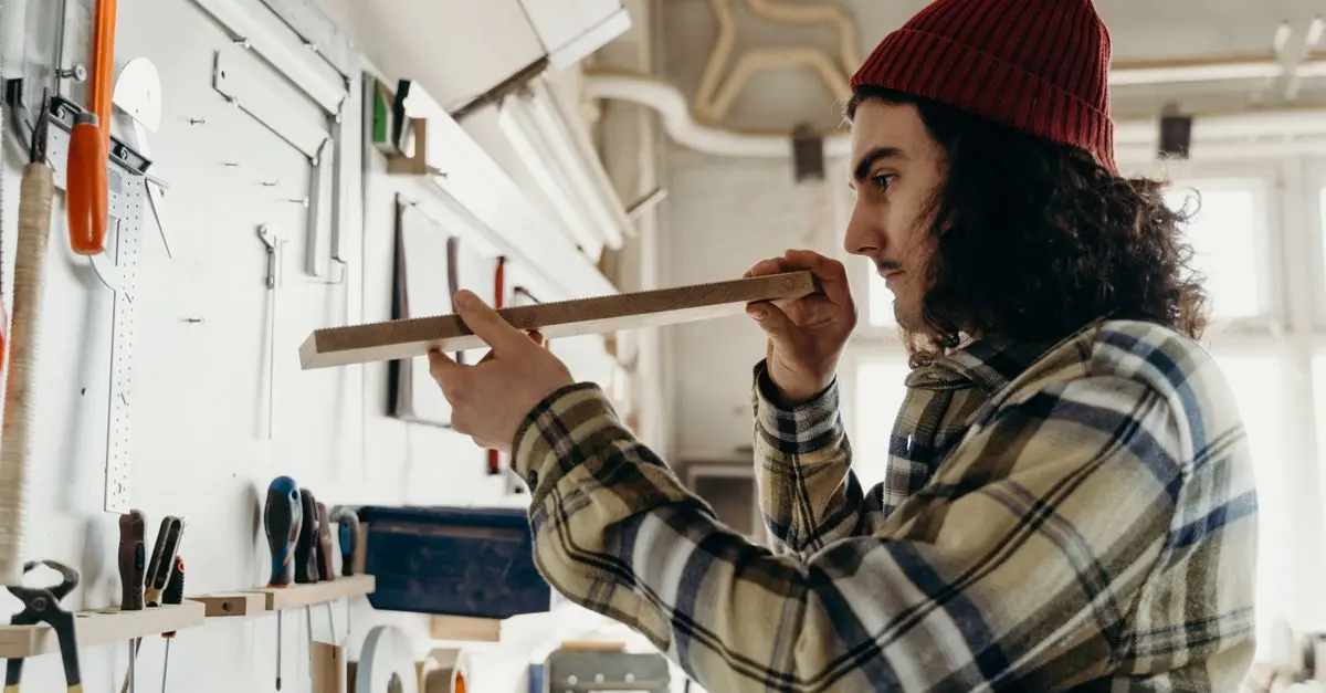 Comment estimer le coût d'un service de menuiserie : guide pratique