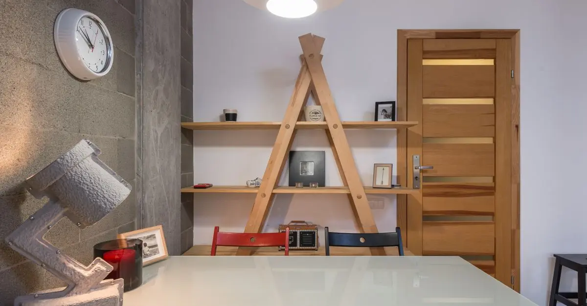 Comment installer une étagère flottante en bois
