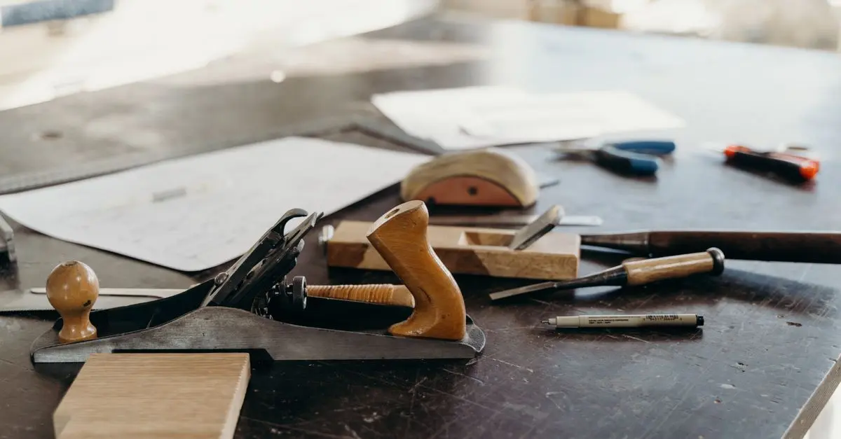 Comment bien choisir son service de menuiserie