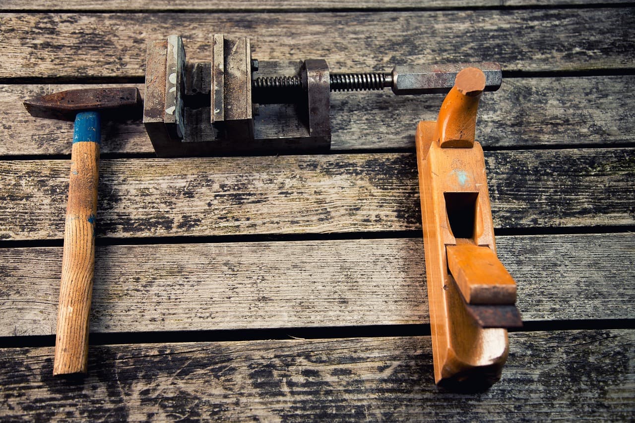 Les outils essentiels pour un menuisier débutant